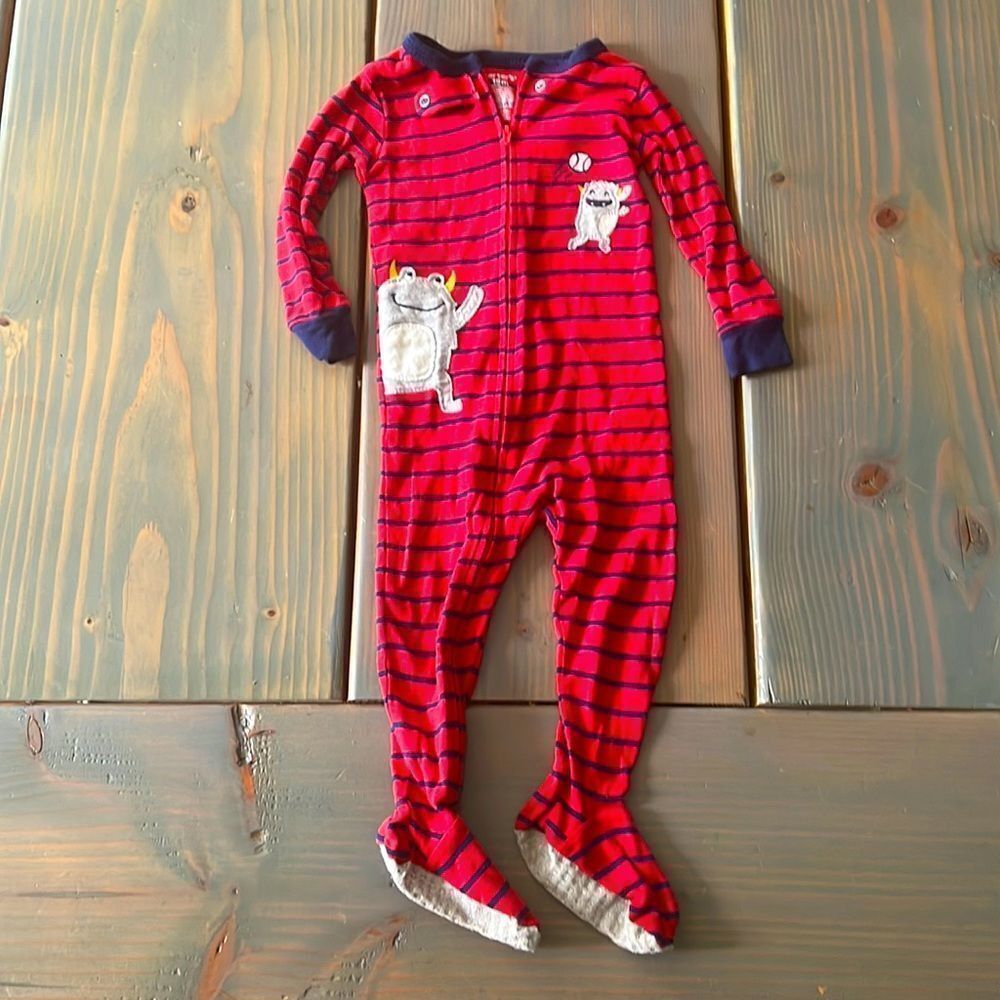 3/$15Toddler pajamas 
